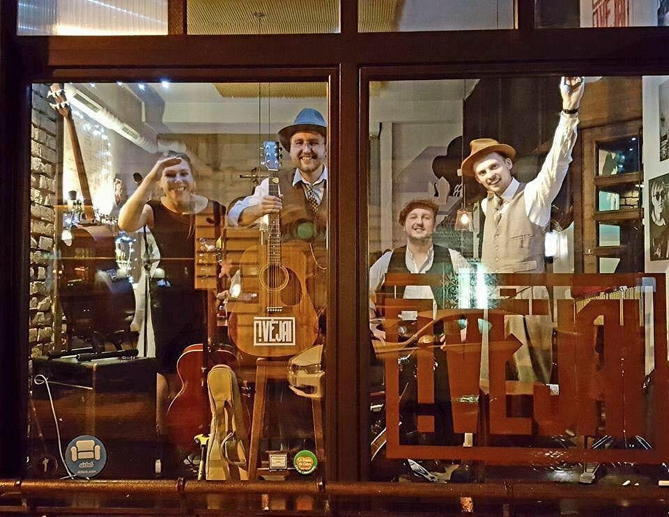 Band performing at Vėjai Bar